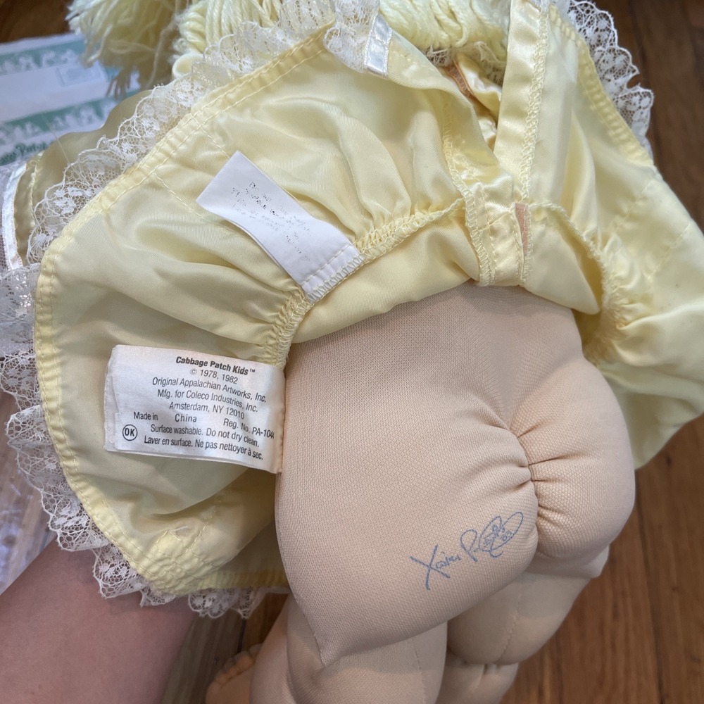 Cabbage Patch Kids Doll Blonde Yellow Yarn Hair Blue Eyes Outfit Pacifier Papers - Picture 7 of 8